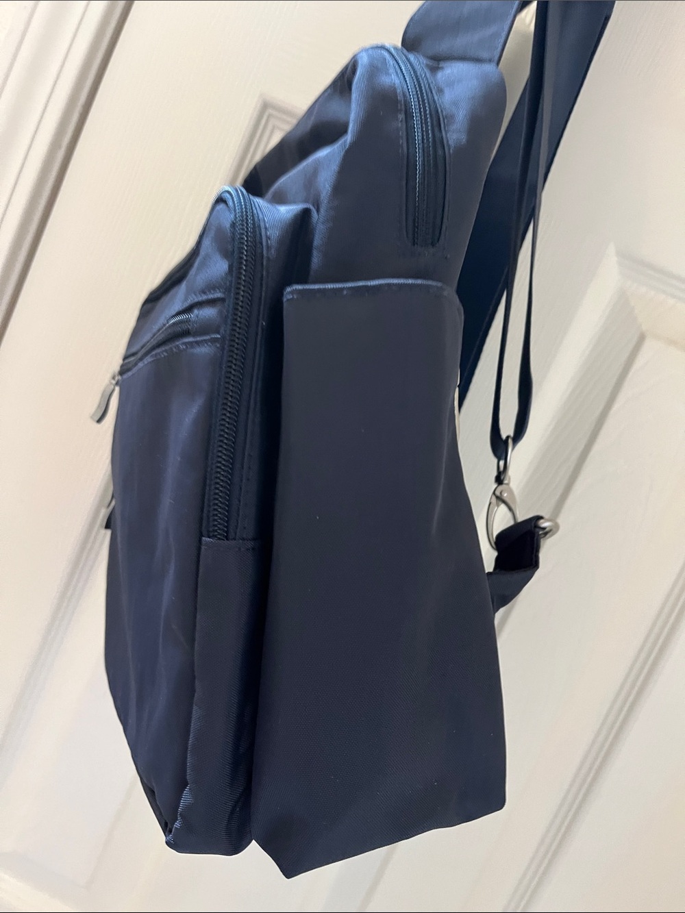 Baggallini Navy Compact Sling Backpack Women or Men. Very clean. - Picture 4 of 10